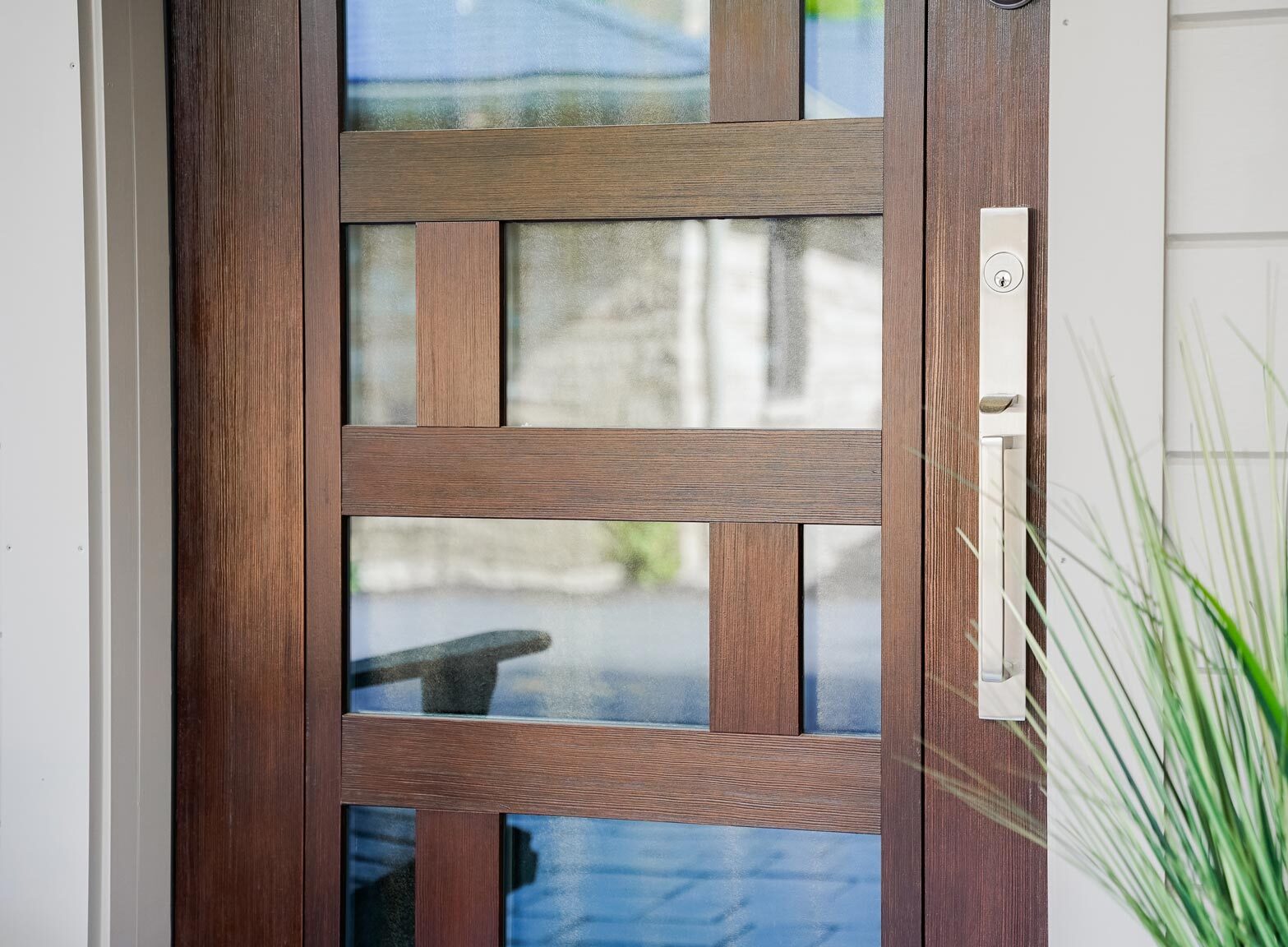 Signet-Fir-460-M3-in-Truffle-with-Chinchilla-Privacy-Glass_DSC4245-edit